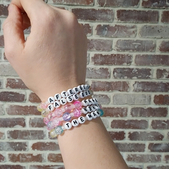 Swiftmas Lover Friendship Bracelet Ornament - Picture 7 of 9